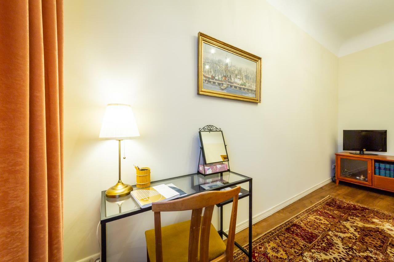 Stories Writer'S Ap 40Sqm Renovated Free Parking Apartment Riga Exterior photo